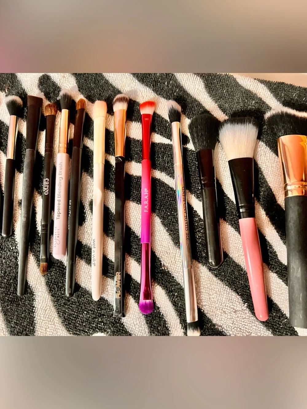 27 Mixed Makeup Brush Collection in Black, Pink, Purple & Cream
